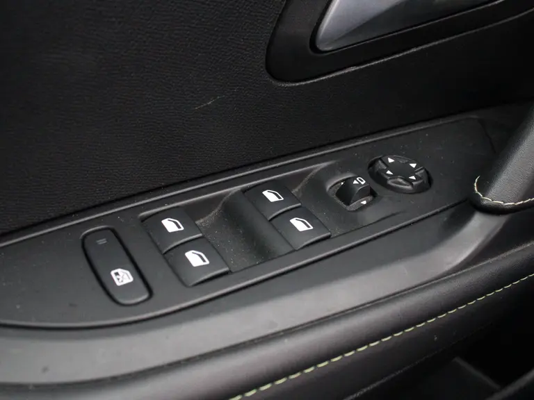 Peugeot e-208 GT Pack 50 kWh 136PK Navigatie, Alcantara Leder, Achteruitrijcamera, Keyless, Panoramadak, Parkeersensoren Voor & Achter afbeelding 20