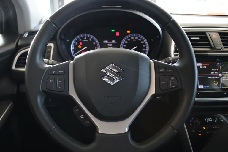 Suzuki S-Cross 1.0 Boosterjet Exclusive Achteruitrijcamera, Navigatie, Cruise Control, Voorstoelen Verwarmd, Regensensor afbeelding 25