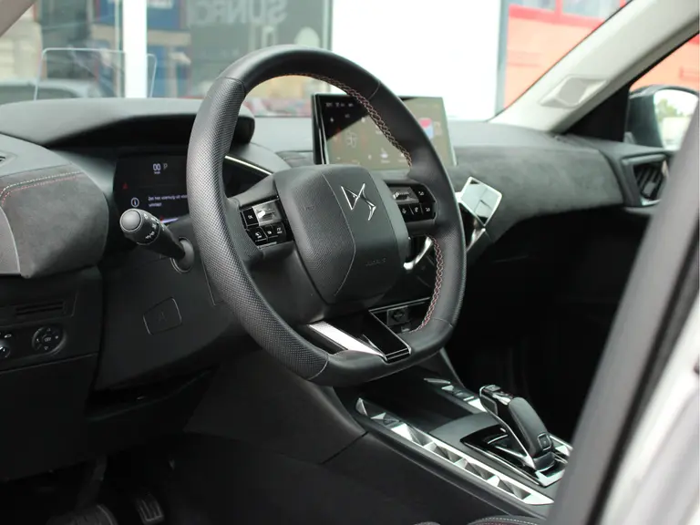 DS DS 3 1.2 PureTech Performance Line Automaat Microvezel Bekleding, Rondomzicht Camera, Cruise en Climate Control afbeelding 5