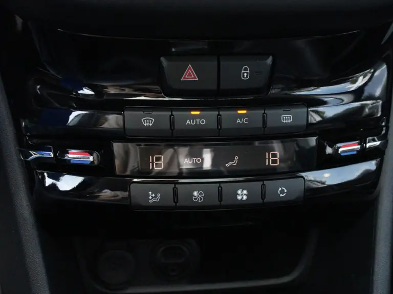 Peugeot 2008 1.2 PureTech Allure 110PK EAT6 Automaat afbeelding 28