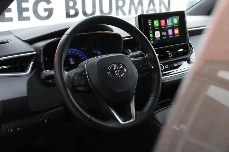 Toyota Corolla Touring Sports 1.8 Hybrid Dynamic Achteruitrijcamera, Stoelverwarming, Cruise Control Adaptief, Draadloze Telefoonlader afbeelding 4