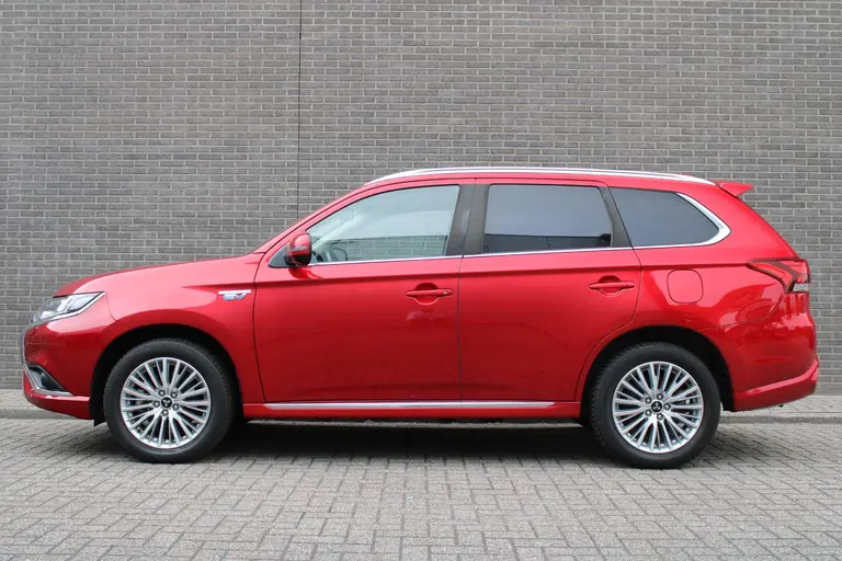 Mitsubishi Outlander 2.4 PHEV Intense+ Cruise/Climate control, Apple carplay/Android auto, Camera, Stoelverwarming, 18"LM velgen, afbeelding 2