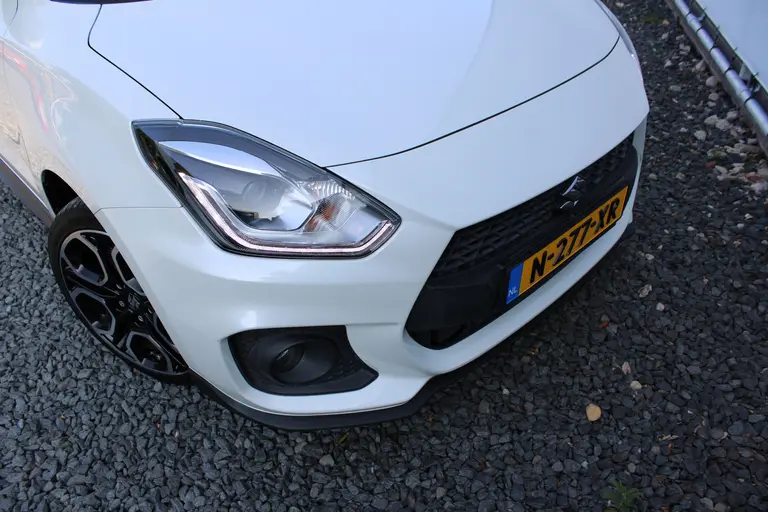 Suzuki Swift 1.4 Sport met Apple Carplay/ Android Auto, Dealer onderhouden, Cruise control en Achteruitrij Camera. afbeelding 26