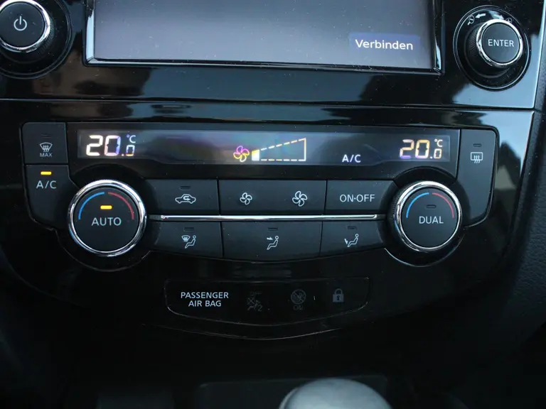 Nissan QASHQAI N-Connecta 1.2 115PK X-Tronic CVT Automaat Navigatie, Rondomzicht Camera, DAB, Panoramadak, Parkeersensoren Voor & Achter afbeelding 31