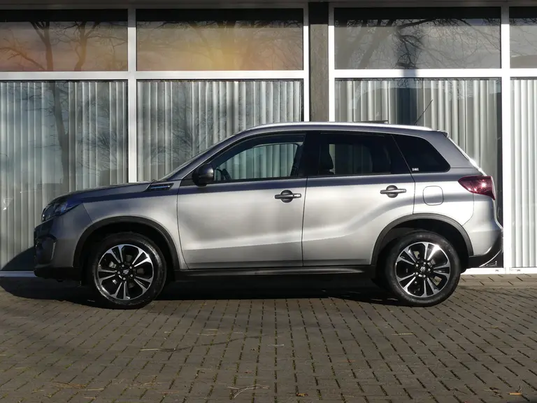 Suzuki Vitara 1.5 Hybrid Style Automaat, Panoramadak, Navigatie afbeelding 3