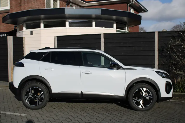 Peugeot 2008 1.2 PureTech 100PK Allure Navigatie, Camera Achter, Draadloze telefoonlader, Parkeerhulp voor en achter afbeelding 6