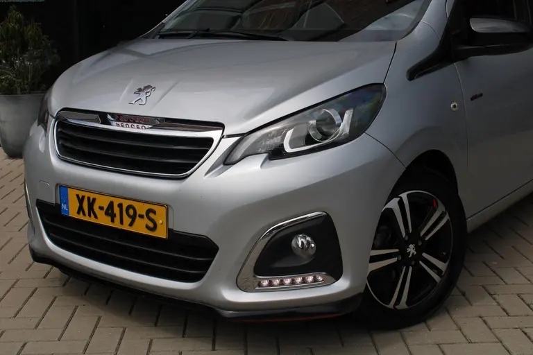 Peugeot 108 1.0 e-VTi 72PK GT-Line Achteruitrijcamera, Navigatie, Apple Carplay/Android Auto afbeelding 2