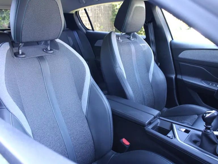 Peugeot 308 Allure Pack Business 1.2 PureTech 130PK Navigatie, Keyless, Rondomzichtcamera, Afneembare Trekhaak, Stoelverwarming afbeelding 16