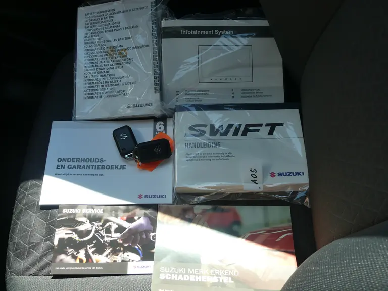 Suzuki Swift 1.2 Select Smart Hybrid, Nieuw uit voorraad leverbaar Leverbaar, Black Rhino pakket, 6 jaar garantie afbeelding 31