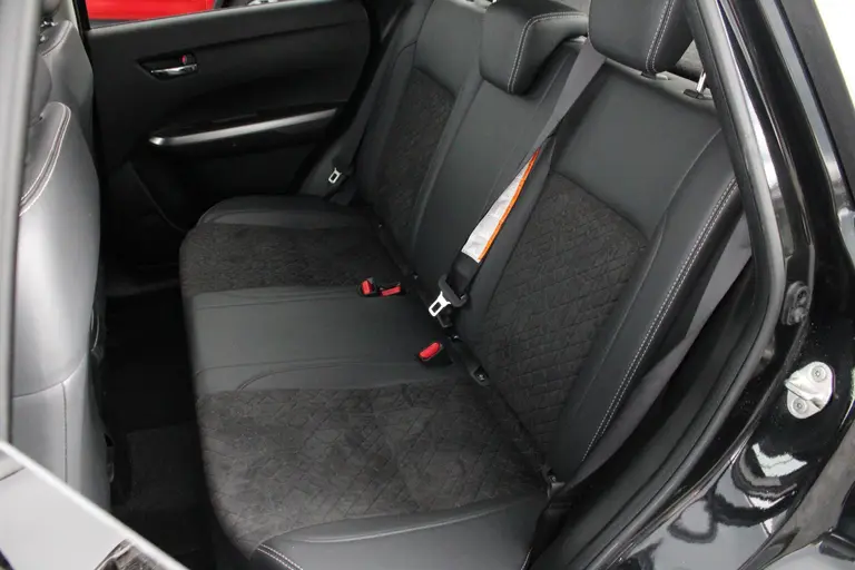 Suzuki Vitara 1.4 Boosterjet Style Smart Hybrid Navigatie, Parkeersensoren voor en achter, Stoelverwarming, Achteruitrijcamera afbeelding 6