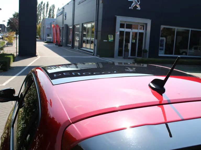 Peugeot 208 1.2 PureTech GT 100PK Navigatie, Panoramadak, Keyless start, Achteruitrijcamera, Apple CarPlay-Android Auto, Parkeersensoren voor & achter afbeelding 12