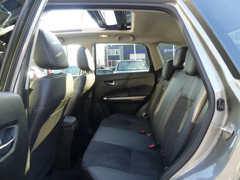 Suzuki Vitara 1.5 Hybrid Style Automaat, Panoramadak, Navigatie afbeelding 25