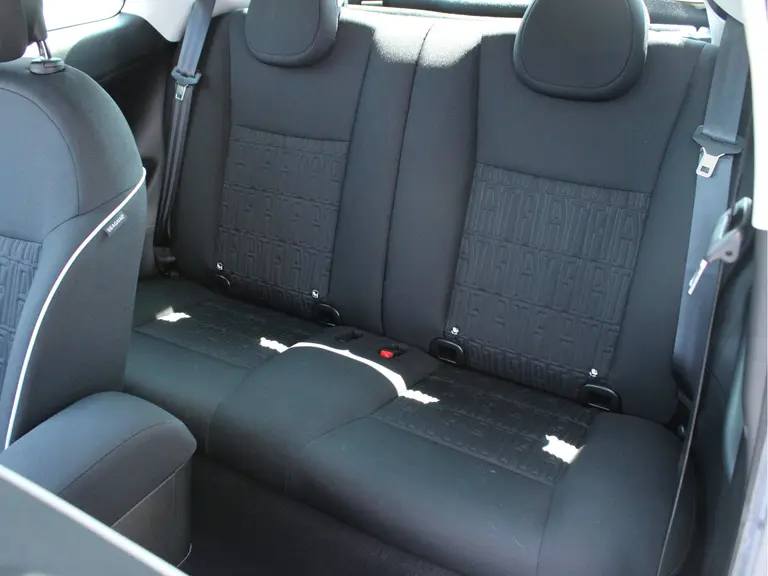 Fiat 500 42 kWh inclusief batterijtest Cruise en Climate Control, Parkeersensoren Voor en Achter, Carplay/Android Auto afbeelding 9