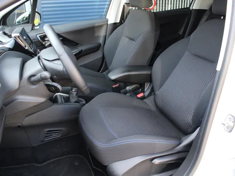 Peugeot 208 Signature 1.2 PureTech 82PK Navigatie, Parkeerhulp achter, Cruise Controle, Apple Carplay/Android Auto afbeelding 15