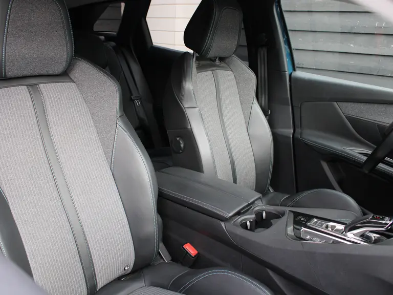 Peugeot 3008 1.2 PureTech 130PK Allure Automaat Navigatie, Achteruitrijcamera, Keyless, Elektrische Achterklep, Perkeersensoren afbeelding 16