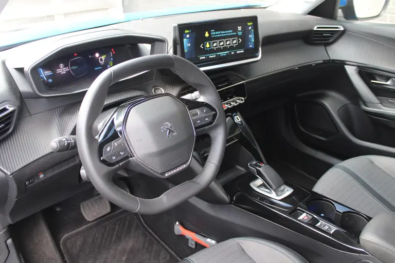 Peugeot e-2008 EV Allure Pack 50 kWh Navigatie, CruiseControl, Keyless Start, Airco, Applecarpl./Andr. Auto afbeelding 25