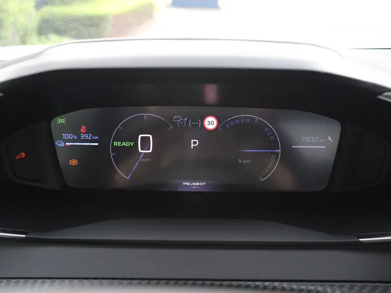 Peugeot e-2008 Allure 54 kWh 156PK Navigatie, Rondomzichtcamera, Adaptieve Cruise Control, Keyless, Stoelverwarming afbeelding 19