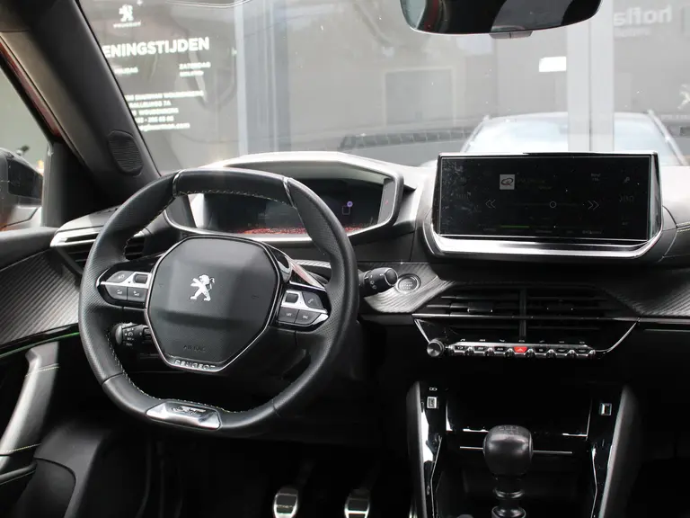 Peugeot 2008 1.2 PureTech GT 130PK Achteruitrijcamera, Navigatie en Dodehoekbewaking afbeelding 10