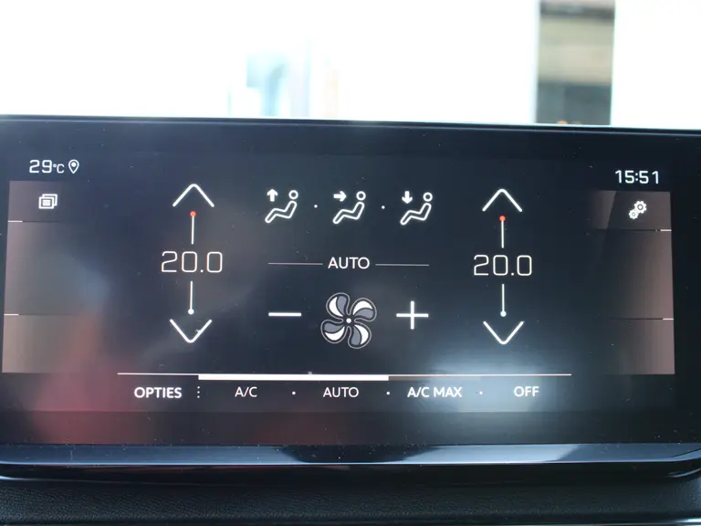 Peugeot 3008 GT 1.2 PureTech 130PK EAT8 Automaat Navigatie, Achteruitrijcamera, Keyless, Stoelverwarming, Elektrische Kofferbak afbeelding 27