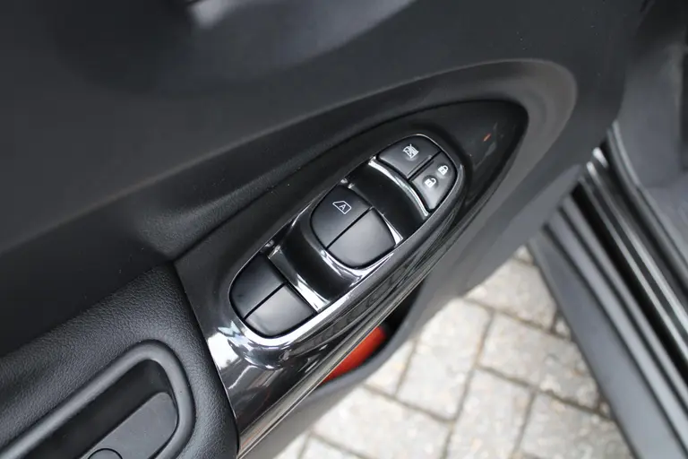 Nissan Juke 1.6 Tekna Automaat, Cruise/Climate control, Navigatie, Glazen schuif/kanteldak, 17" LM velgen, Lederen interieur, afbeelding 8