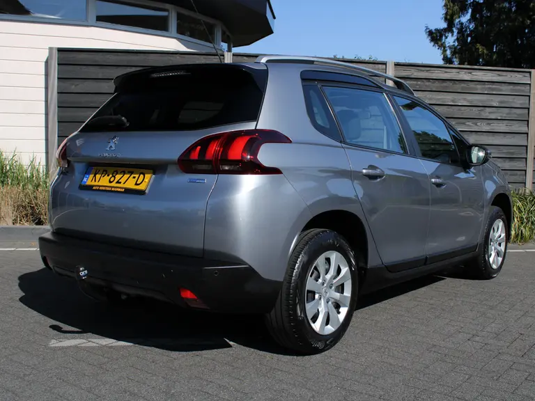 Peugeot 2008 1.2 PureTech 82PK Blue Lion Navigatie, Trekhaak, Parkeersensoren Achter, Apple Carplay, Android Auto, Panoramadak afbeelding 7