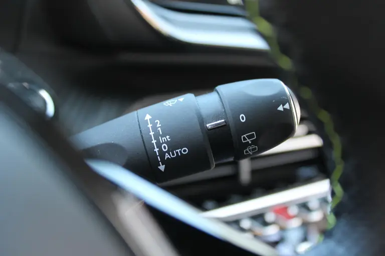 Peugeot 2008 1.2 PureTech GT 130PK Achteruitrijcamera, Navigatie, Cruise Control, Parkeersensoren afbeelding 33