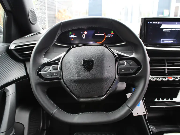 Peugeot 2008 1.2 PureTech 100PK Allure Navigatie, Achteruitrijcamera, Apple Carplay, Android Auto, Parkeersensoren Voor & Achter afbeelding 17