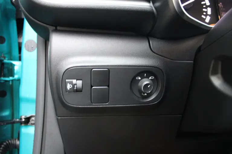 Citroën C3 1.2 PureTech Max 110 PK Cruise/Climate control, Navigatie, Camera, Apple Carplay/Android Auto, Radio/DAB, 17"LM Velgen afbeelding 12