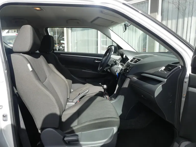Suzuki Swift 1.2 Bandit 94 pk, Dealer oh., Airco, Cruise 16" Lichtmetalen Velgen. afbeelding 20