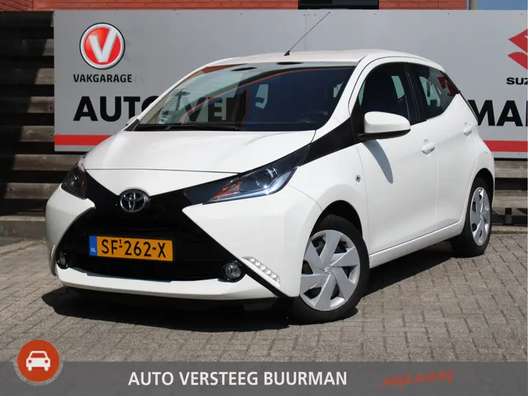 Toyota Aygo 1.0 VVT-i x-play Achteruitrijcamera, Bluetooth, Airco, Apple Carplay/Android Auto afbeelding 1