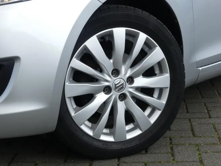 Suzuki Swift 1.2 Bandit 94 pk, Dealer oh., Airco, Cruise 16" Lichtmetalen Velgen. afbeelding 23