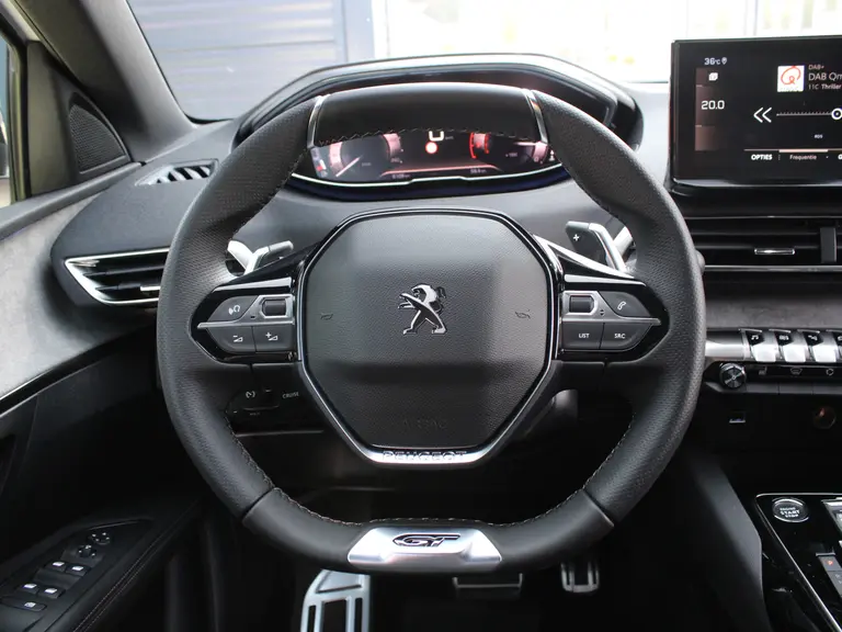 Peugeot 3008 GT 1.2 PureTech 130PK EAT8 Automaat Navigatie, Keyless, Achteruitrijcamera, Elektrische Achterklep, Apple Carplay, Android Auto afbeelding 21