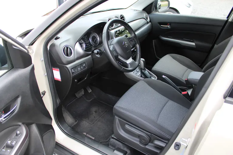 Suzuki Vitara 1.0 Boosterjet Select, Automaat, Trekhaak, All-Seasons, Parkeersensoren en Navigatie afbeelding 8