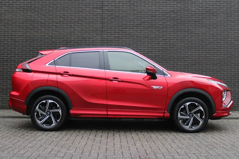 Mitsubishi Eclipse Cross 2.4 PHEV Instyle Nu met gratis trekhaak! Automaat, Lederen bekleding, Applecarpl./Andr. Auto afbeelding 2