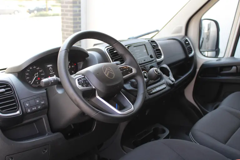 Citroën Jumper 2.2 BlueHDi 120 S&S L2H1 3.0t Airco, Achteruitrijcamera, Cruise Control, Trekhaak afbeelding 25
