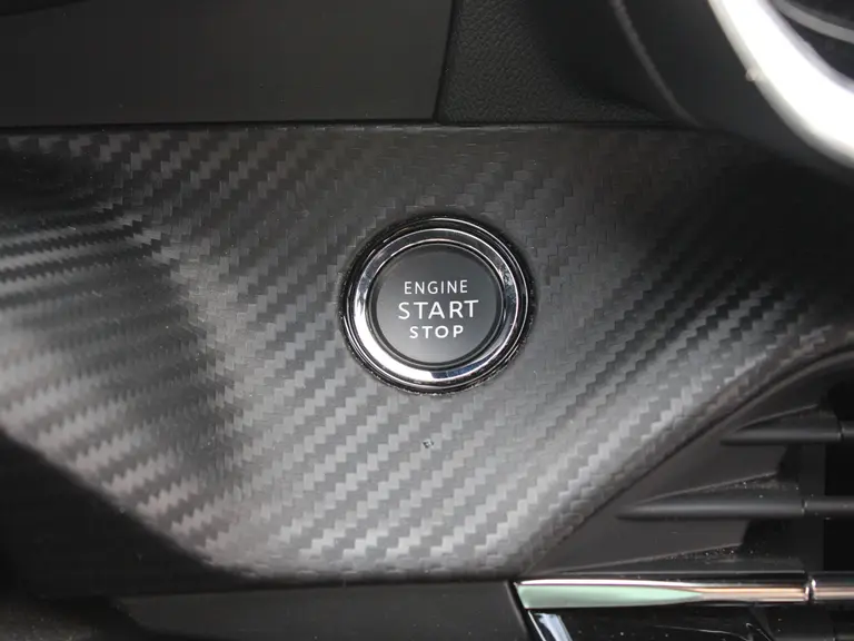 Peugeot 2008 GT-Line 1.2 PureTech 130PK Trekhaak, Navigatie, Achteruitrijcamera, Keyless Start, Parkeersensoren afbeelding 24