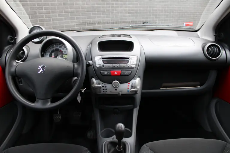 Peugeot 107 1.0-12V XS Radio, Airco, Elektr. Ramen, Toerenteller, 29.000 km! afbeelding 8