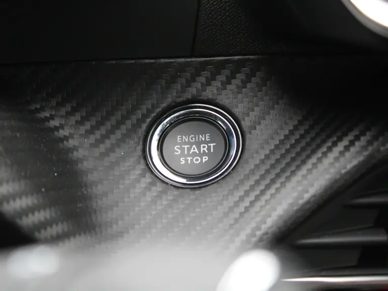 Peugeot 208 GT 1.2 PureTech 100PK EAT8 Automaat Navigatie, Trekhaak Afneembaar, Achteruitrijcamera, Stoelverwarming, Cruise Control, Climate Control afbeelding 28