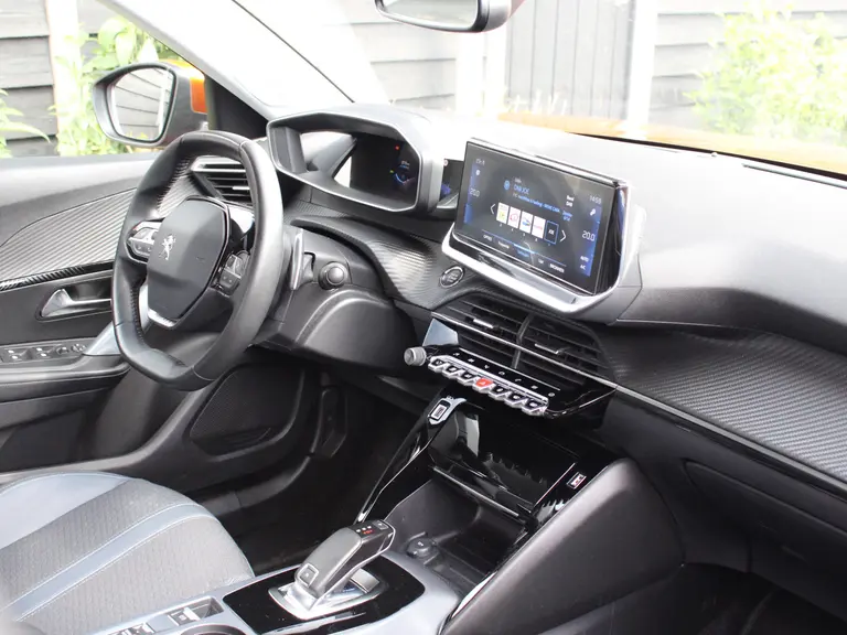 Peugeot 2008 Allure 1.2 PureTech 130PK EAT8 Automaat Navigatie, Achteruitrijcamera, Parkeersensoren, Dab, Apple Carplay. Android Auto afbeelding 14