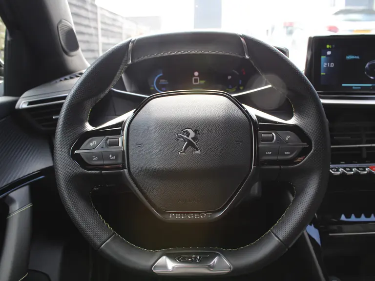 Peugeot e-2008 EV GT 50 kWh Navigatie, Lichtmetalen velgen 18 inch, Keyless Entry, Dodehoek detectie afbeelding 20