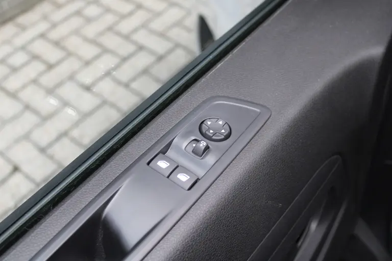 Peugeot Expert 2.0 BlueHDI 145PK L3 Dubbele Cabine Navigatie, Achteruitrijcamera, Trekhaak Afneembaar, Airco, Parkeersensoren Achter, Bluetooth, Cruise Control afbeelding 19