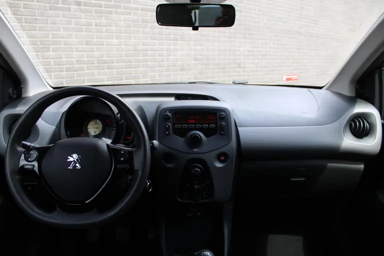 Peugeot 108 1.0 e-VTi Active 5-deurs airco, elektrische bediende ramen voor, bluetooth handsfree afbeelding 10