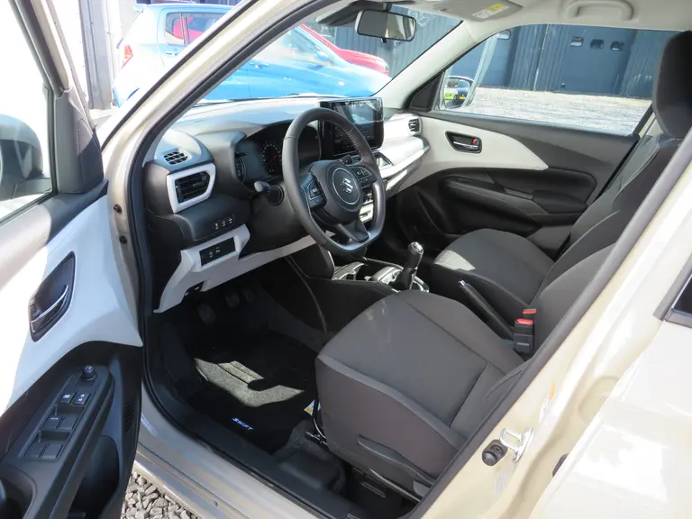 Suzuki Swift 1.2 Select Smart Hybrid, SPECIALE JUBILEUM EDITIE!! 17 inch velgen, Striping pakket en Shark Fin Antenne afbeelding 9