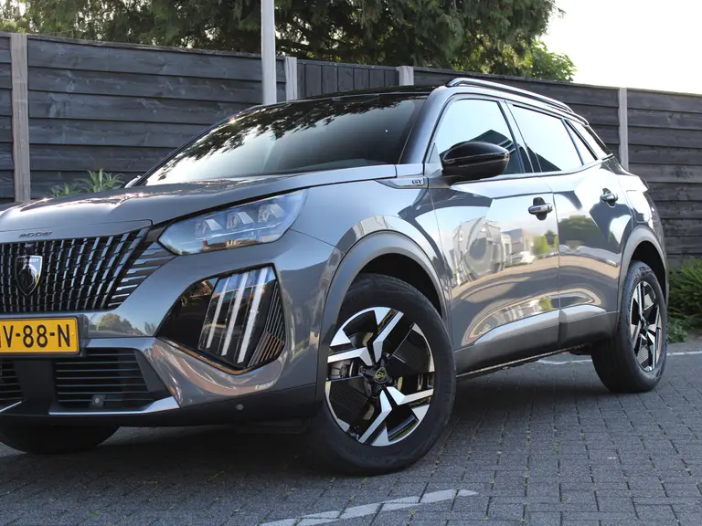 Peugeot 2008 GT 1.2 Hybrid 145PK Automaat Navigatie, Camera 360, Adaptieve cruise control, Lichtmetalen velgen afbeelding 2