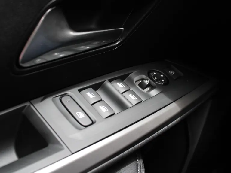 Peugeot 3008 Allure 1.2 Hybrid 136PK e-DCS6 Automaat Navigatie, Rondomzichtcamera, Stoel & Stuurwielverwarming, Keyless, Draadloze Telefoonlader afbeelding 17
