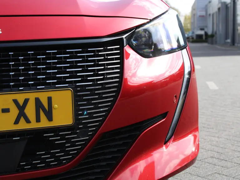 Peugeot 208 1.2 PureTech 100PK GT Navigatie, Parkeerhulp voor & achter, Zwart dak, Camera Achter afbeelding 3