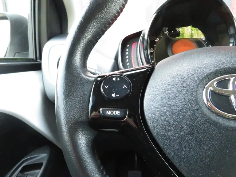 Toyota Aygo 1.0 VVT-i x-play, Camera, 1e Eig. en Dealer Onderhouden, Apple Carplay/ Android Auto afbeelding 22