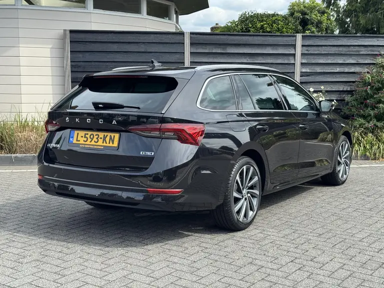 Skoda Octavia Combi Sport Business 1.5 e-TSI 150PK DSG7 Automaat Navigatie, Keyless, Achteruitrijcamera, Elektrische Kofferbak, Apple Carplay, Android Auto afbeelding 9