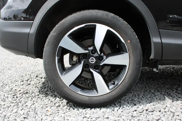 Nissan QASHQAI 1.2 N-Vision, Automaat, Parkeersensoren voor en Panorama Dak! afbeelding 4