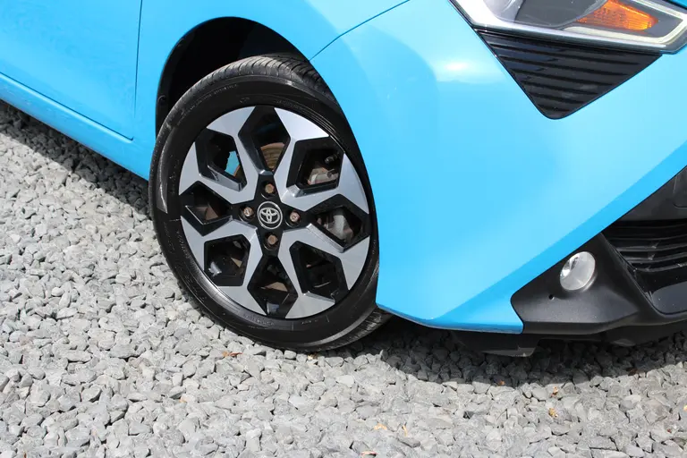 Toyota Aygo 1.0 VVT-i x-first, Camera, Applecarplay/Androidauto, LM-Velgen en Dealer ondehouden! afbeelding 6